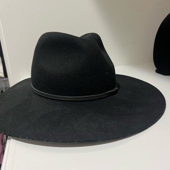 BLACK HAT - Picture 3 of 3